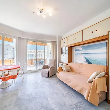 Charming 1 Bedroom On The Floor *