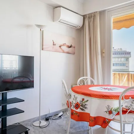 Charming 1 Bedroom On The Floor Appartement *