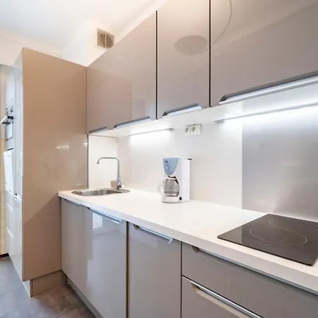 Charming 1 Bedroom On The Floor